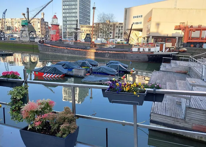 Boat On Water Hele Schip Rotterdam