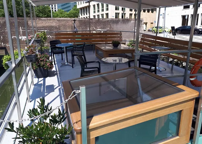 Boat On Water Hele Schip *