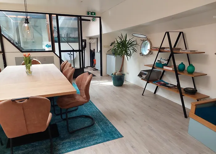 Ботель Boat On Water Hele Schip